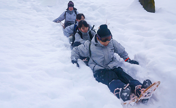 雪遊びの様子